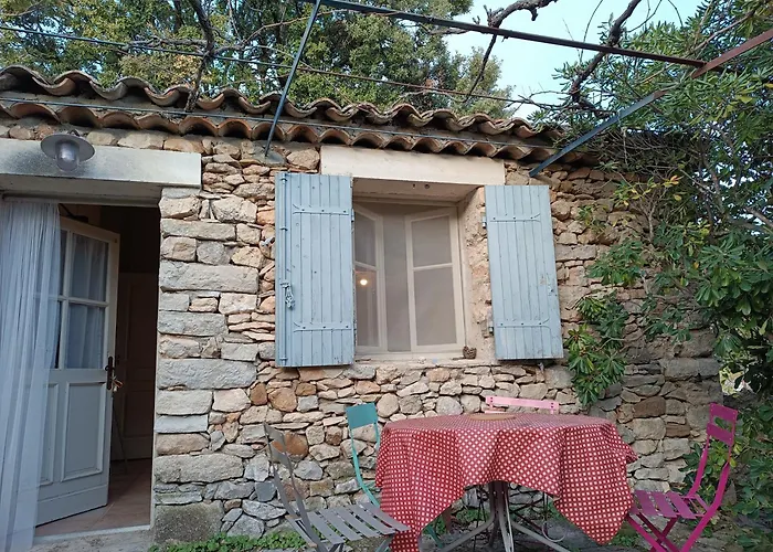 Sous La Vigne